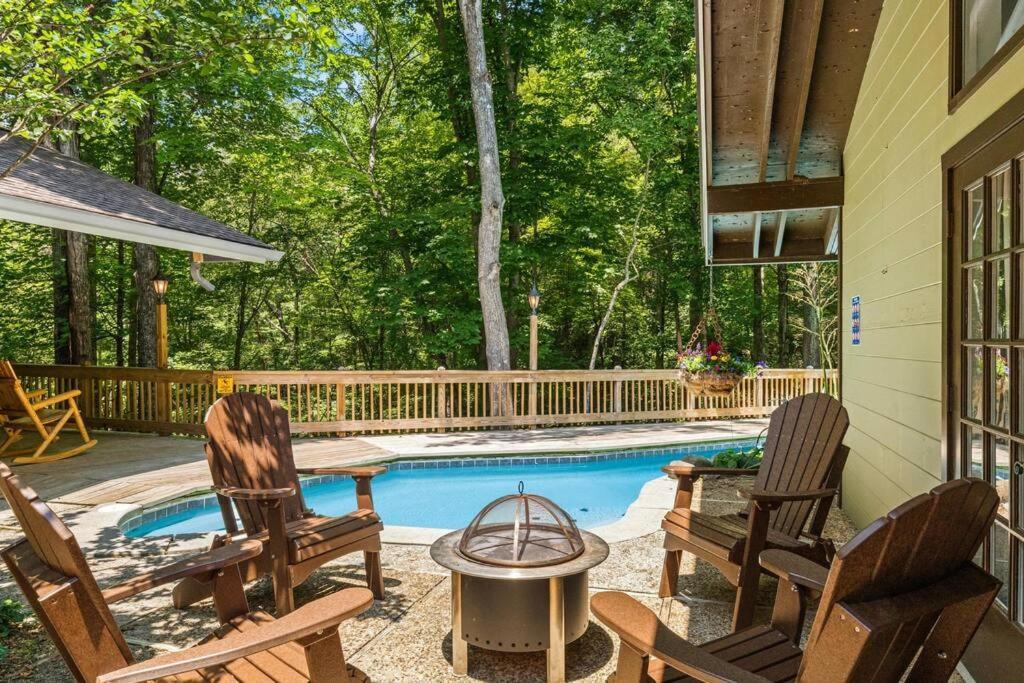 Bourbon Hollow Lodge With Hot Tub And Pool Plus Game Room Only 5 Min To Downtown Gatlinburg Exteriör bild