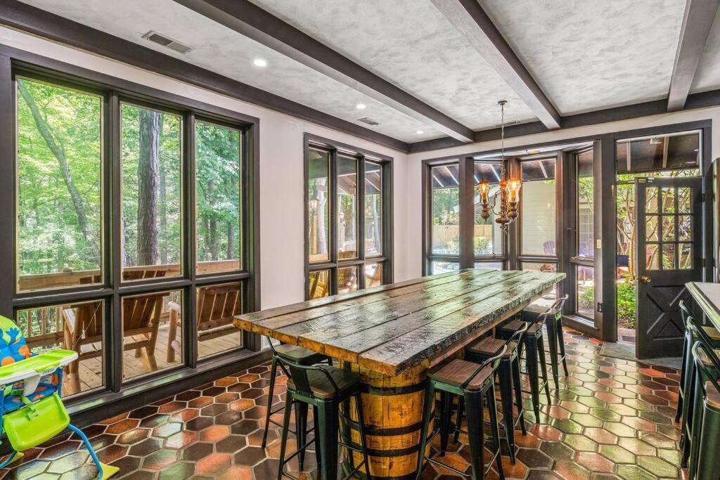 Bourbon Hollow Lodge With Hot Tub And Pool Plus Game Room Only 5 Min To Downtown Gatlinburg Exteriör bild