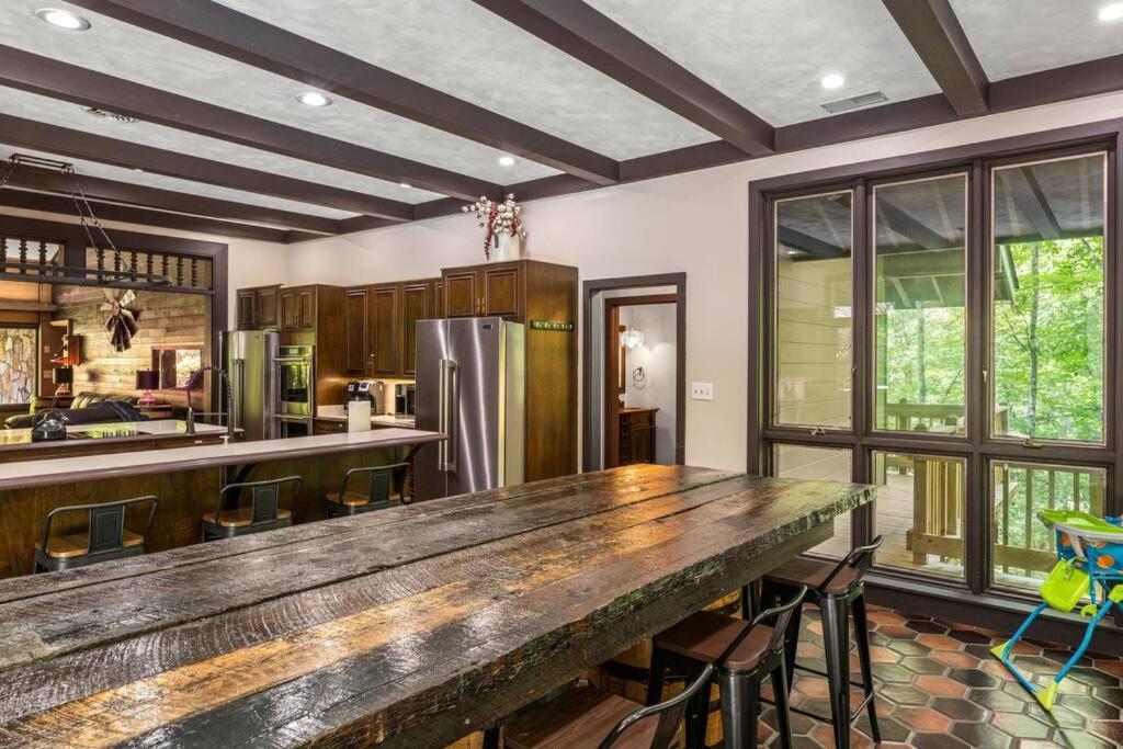 Bourbon Hollow Lodge With Hot Tub And Pool Plus Game Room Only 5 Min To Downtown Gatlinburg Exteriör bild