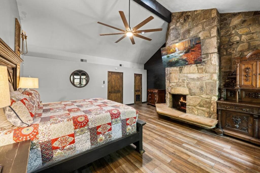 Bourbon Hollow Lodge With Hot Tub And Pool Plus Game Room Only 5 Min To Downtown Gatlinburg Exteriör bild