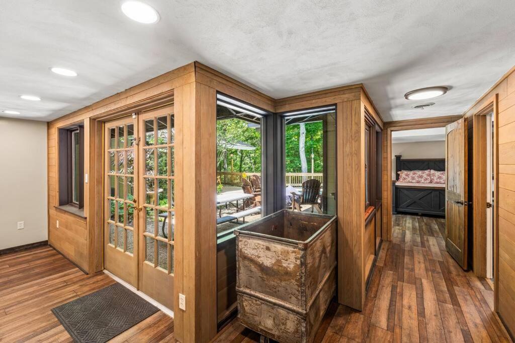 Bourbon Hollow Lodge With Hot Tub And Pool Plus Game Room Only 5 Min To Downtown Gatlinburg Exteriör bild