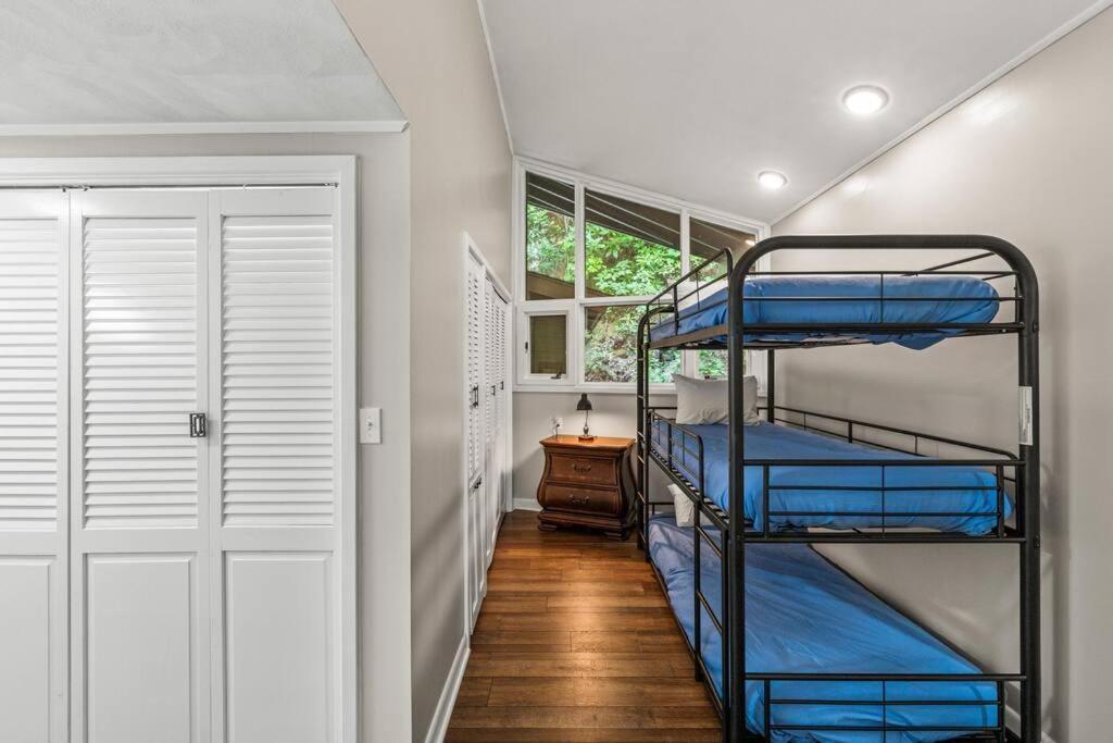 Bourbon Hollow Lodge With Hot Tub And Pool Plus Game Room Only 5 Min To Downtown Gatlinburg Exteriör bild