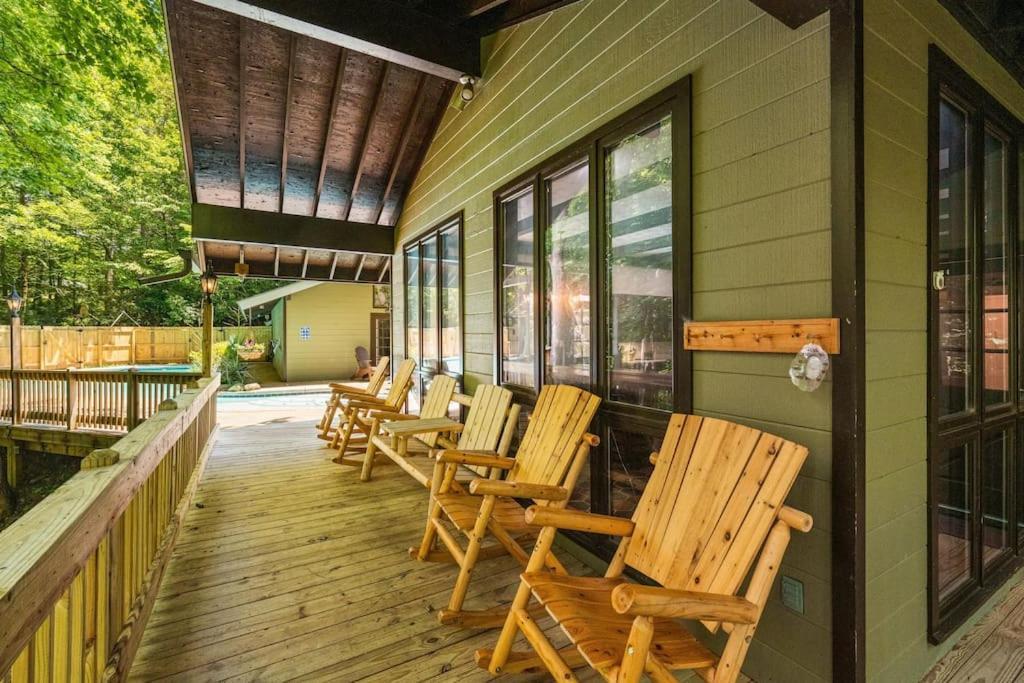 Bourbon Hollow Lodge With Hot Tub And Pool Plus Game Room Only 5 Min To Downtown Gatlinburg Exteriör bild