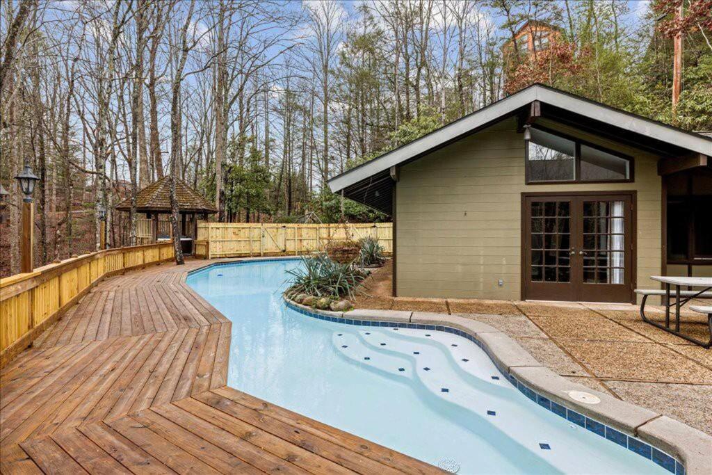 Bourbon Hollow Lodge With Hot Tub And Pool Plus Game Room Only 5 Min To Downtown Gatlinburg Exteriör bild