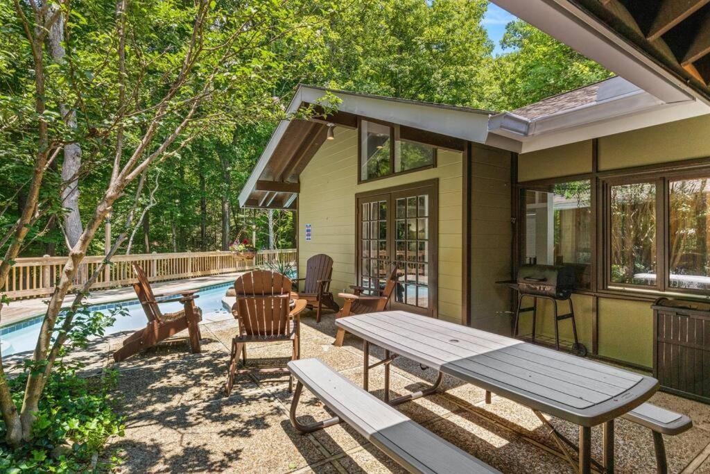 Bourbon Hollow Lodge With Hot Tub And Pool Plus Game Room Only 5 Min To Downtown Gatlinburg Exteriör bild