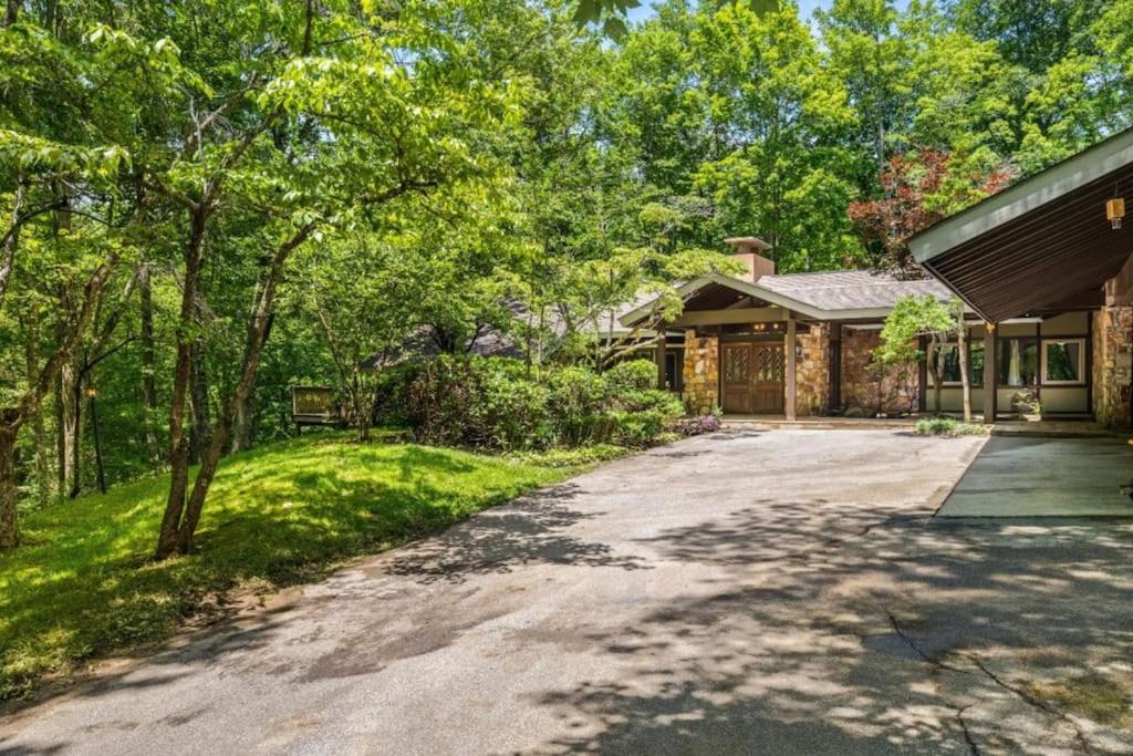 Bourbon Hollow Lodge With Hot Tub And Pool Plus Game Room Only 5 Min To Downtown Gatlinburg Exteriör bild