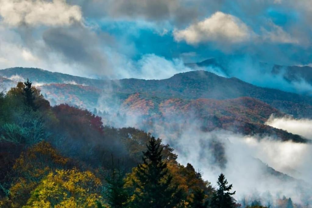 Bourbon Hollow Lodge With Hot Tub And Pool Plus Game Room Only 5 Min To Downtown Gatlinburg Exteriör bild