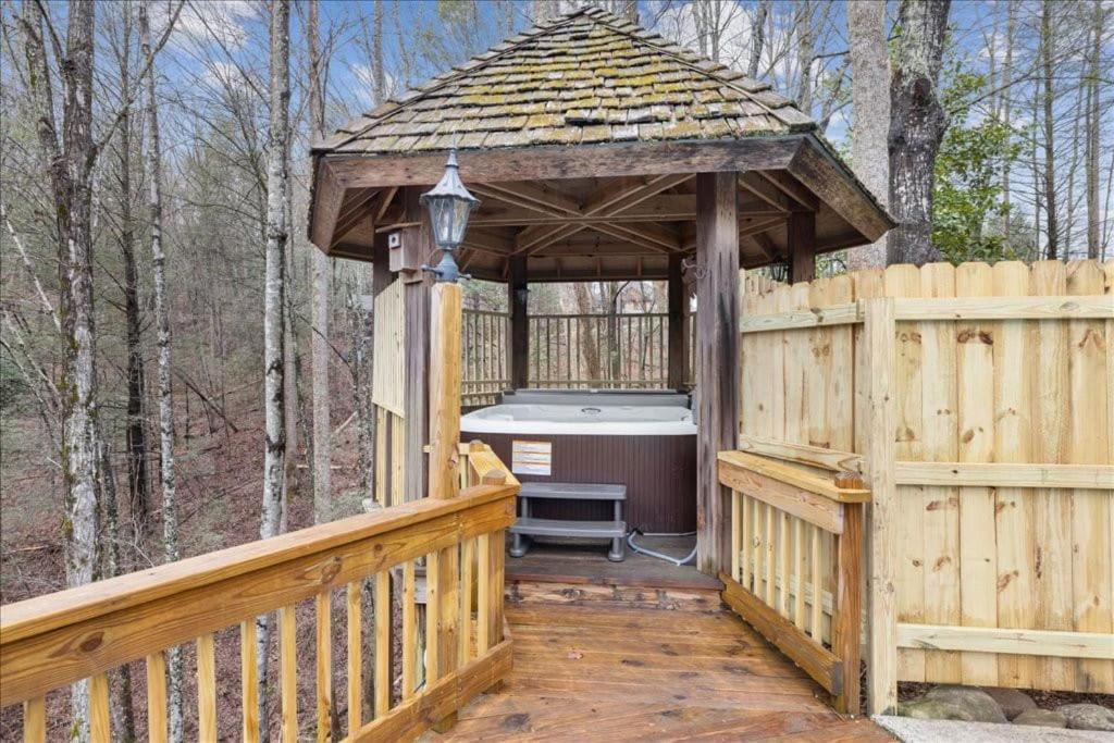 Bourbon Hollow Lodge With Hot Tub And Pool Plus Game Room Only 5 Min To Downtown Gatlinburg Exteriör bild