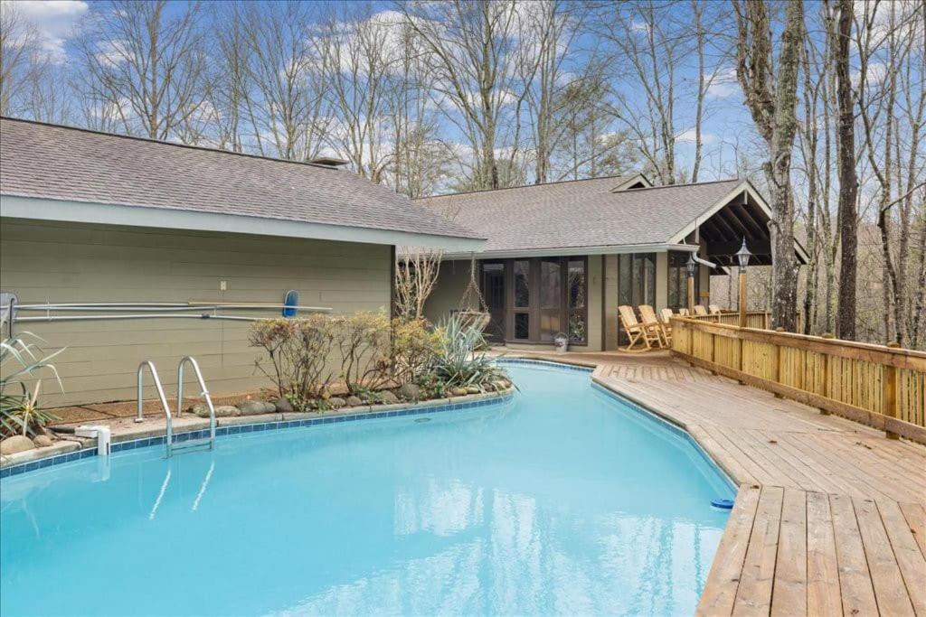 Bourbon Hollow Lodge With Hot Tub And Pool Plus Game Room Only 5 Min To Downtown Gatlinburg Exteriör bild