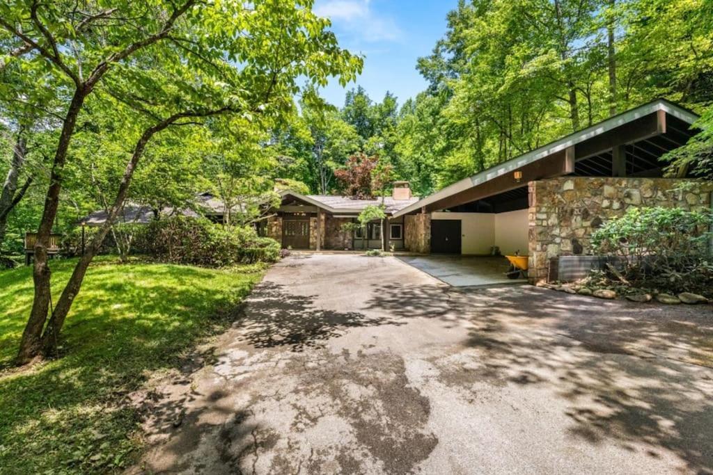Bourbon Hollow Lodge With Hot Tub And Pool Plus Game Room Only 5 Min To Downtown Gatlinburg Exteriör bild